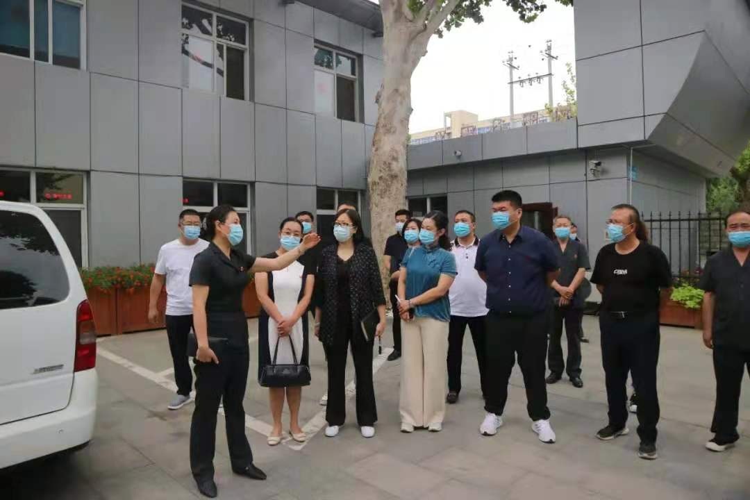 人大代表受邀參加安國(guó)法院座談會(huì)