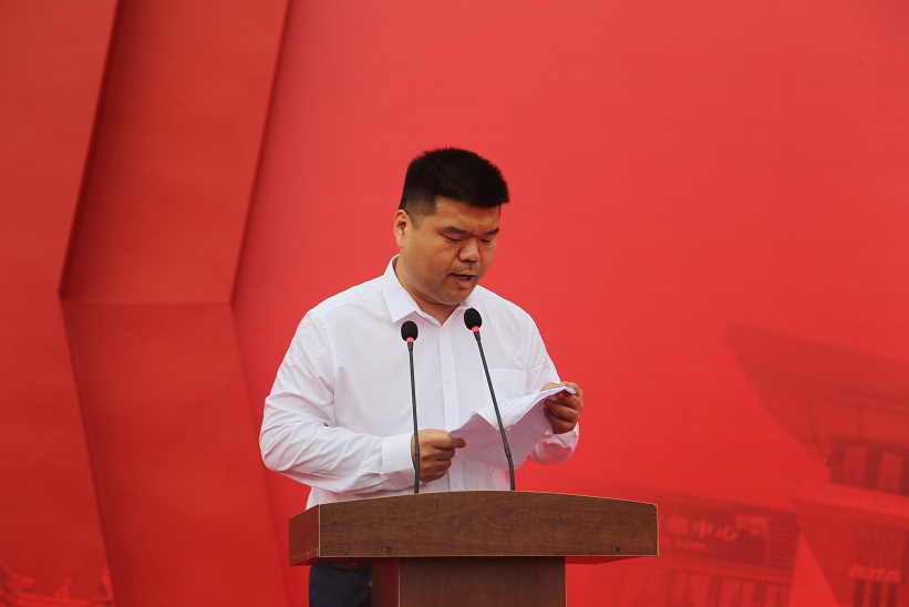 藥都集團總經(jīng)理、安國市中藥協(xié)會會長李龍受邀出席安國市中藥材批發(fā)交易市場開業(yè)慶典并作致辭